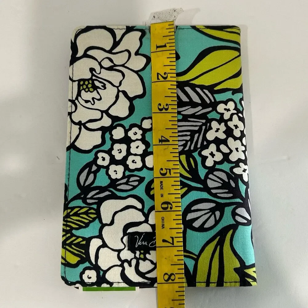 Vera Bradley Medium eBooks Cover Island Blooms Never used.
